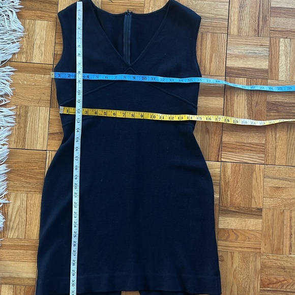 💕St. John Black Santana Knit V Neck Mini Dress 4 VGUC - Picture 9 of 9